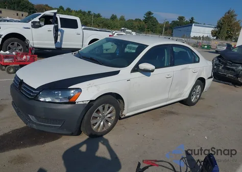 2015 Volkswagen Passat 1.8T Wolfsburg Edition z USA, uszkodzony, nr VIN 1VWAT7A35FC048725